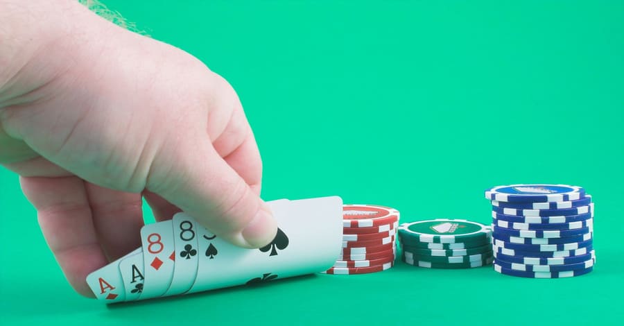 Hiện nay, Poker còn được giới cược thủ biết đến với tên khác là Xì Tố, Xì Phé