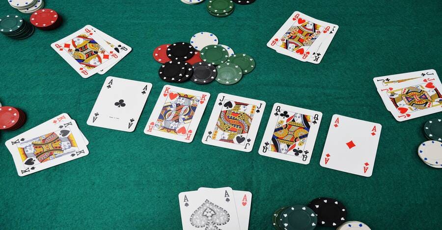 Vòng cuối cùng của một ván Poker sẽ có tên gọi là vòng trình bài