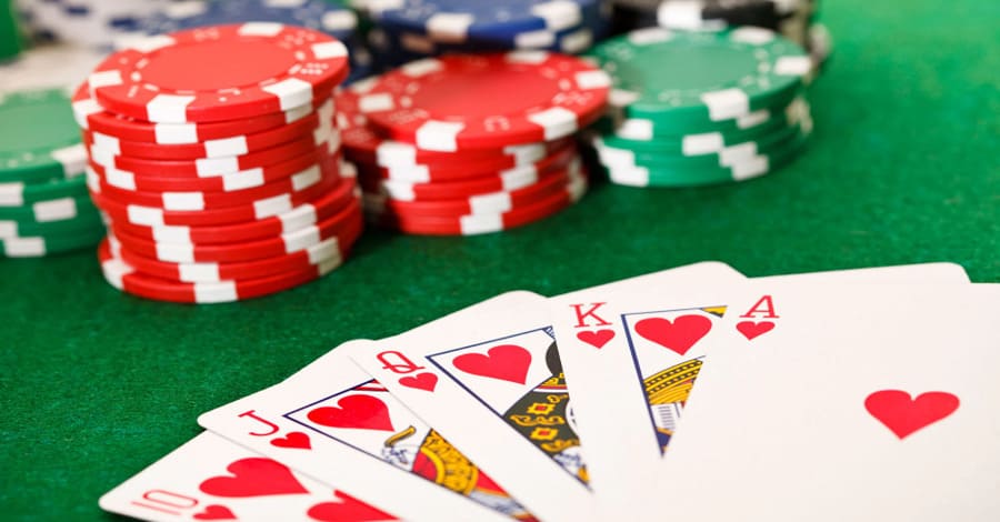 Poker chính là thể loại đánh bài có sức hấp dẫn không nhỏ với nhiều tay chơi